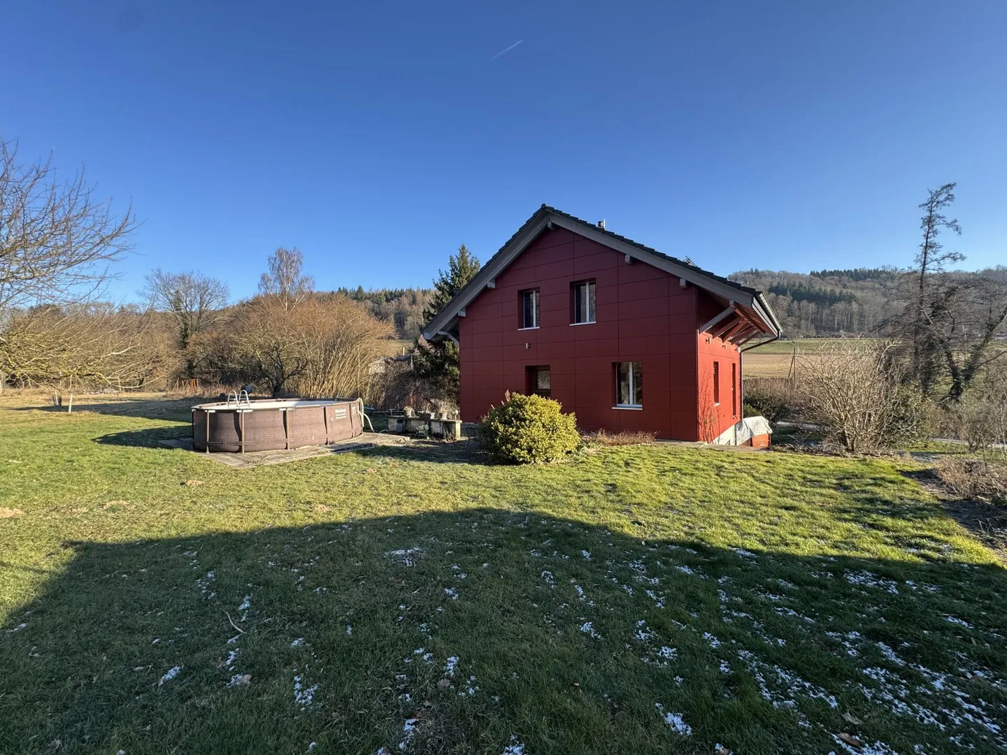 Detached Chalet in an Industrial Area with Development Potential - Photo 3 of 14