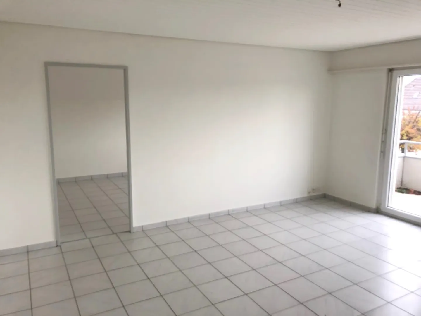 Helle 3.5-Zimmer-Wohnung mit Balkon im ruhigen Schwadernau - Photo 6 of 11