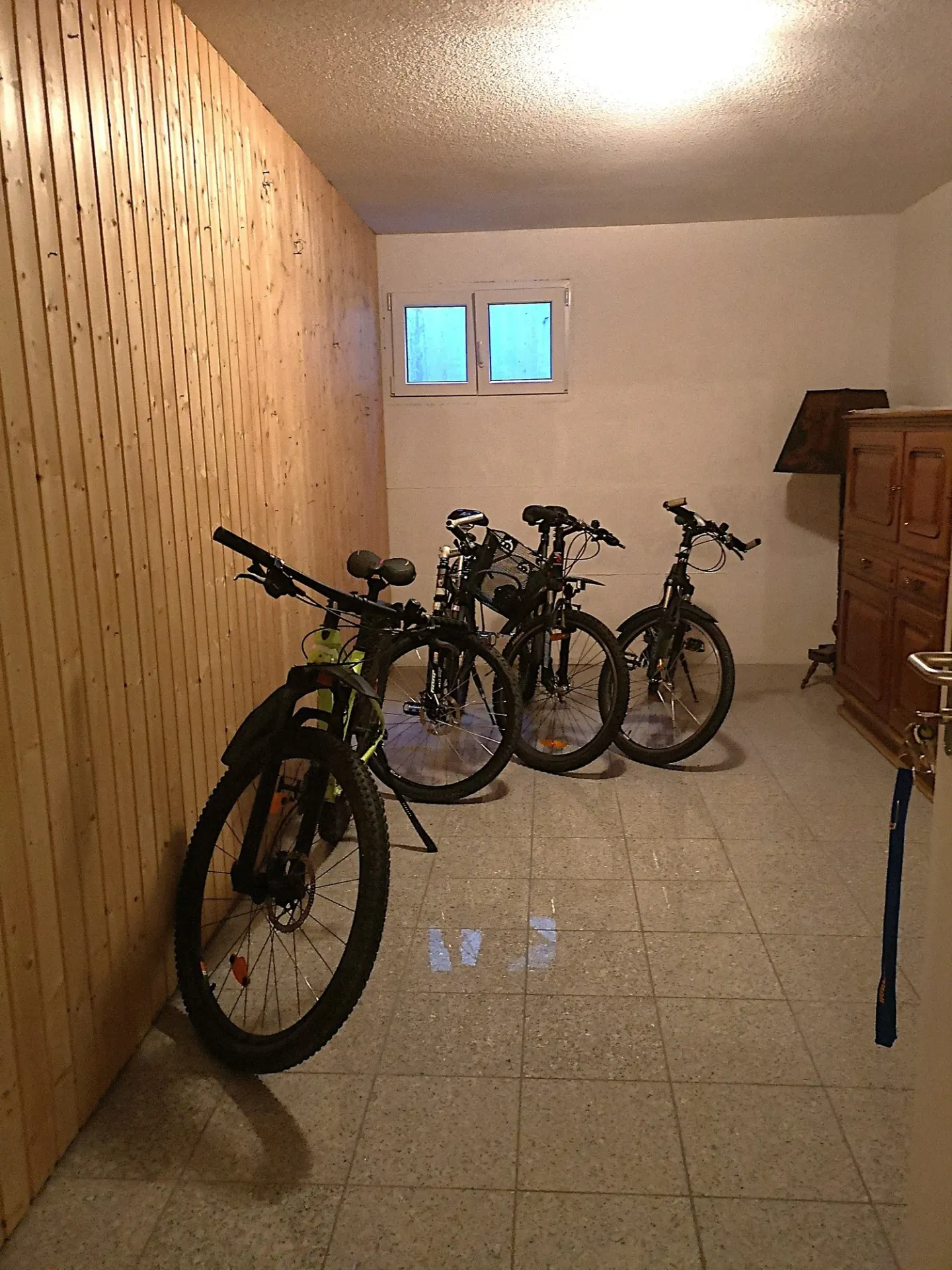 Baisse de prix : maison avec deux appartements loués et un appartement pour le propriétaire - Foto 51 di 51