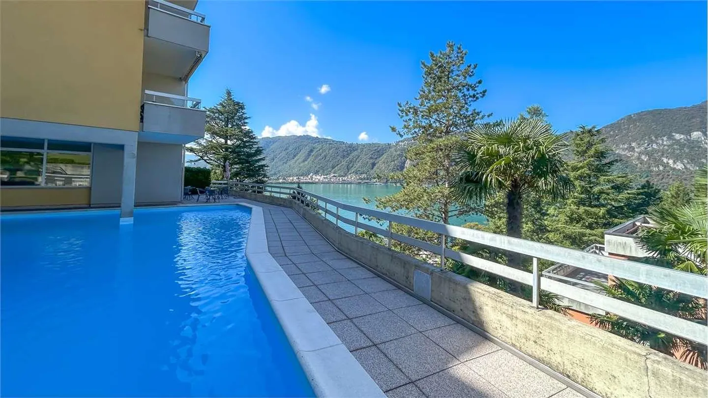 Charmant appartement de 2,5 pièces avec vue sur le lac - Photo 1 sur 10