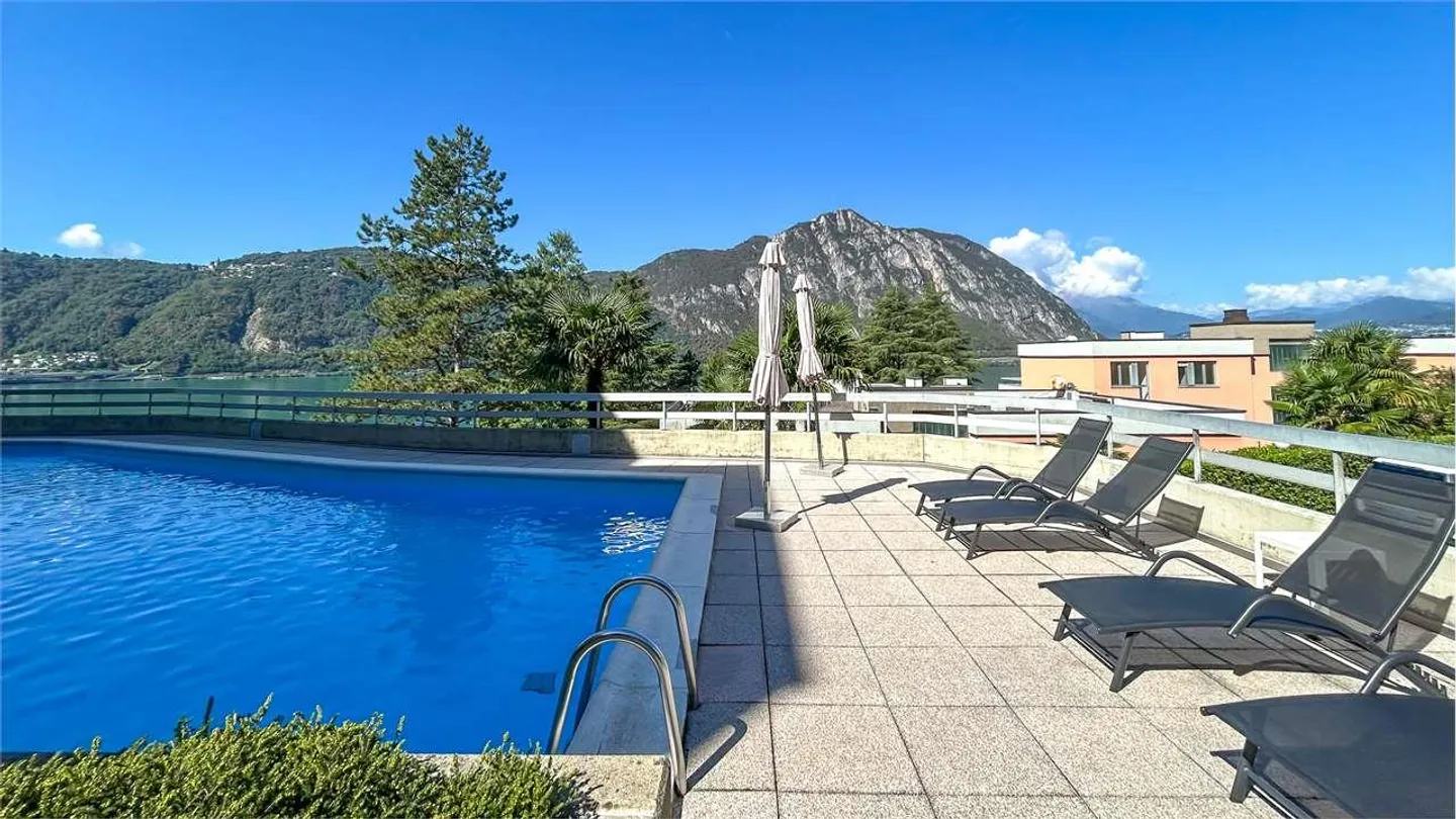 Charmant appartement de 2,5 pièces avec vue sur le lac - Photo 2 sur 10