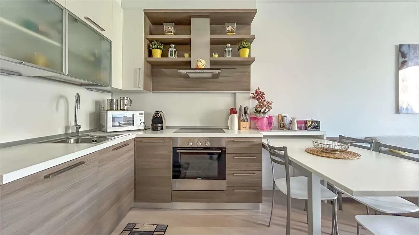 Charmant appartement de 2,5 pièces avec vue sur le lac - Photo 3 sur 10