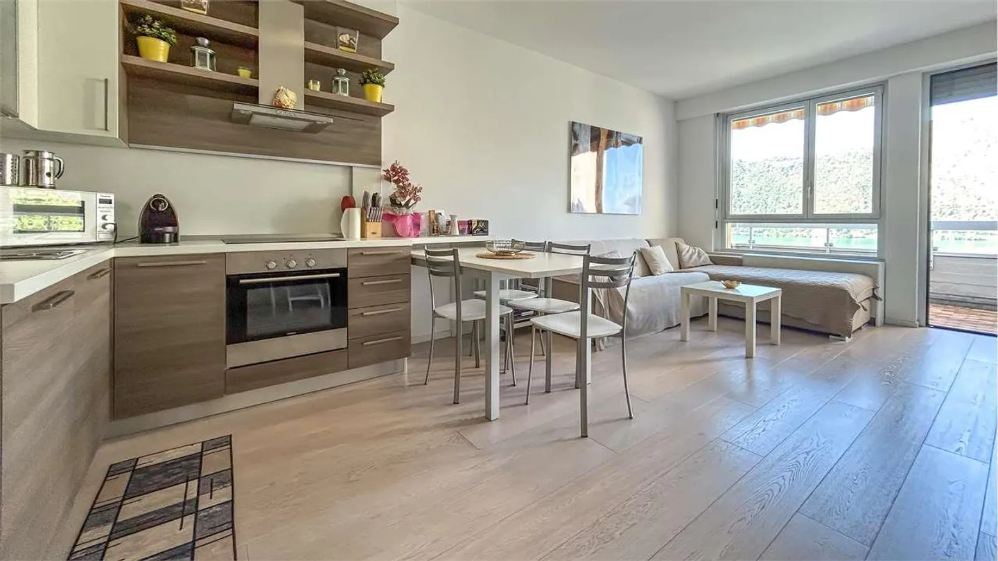 Charmant appartement de 2,5 pièces avec vue sur le lac - Photo 6 sur 10