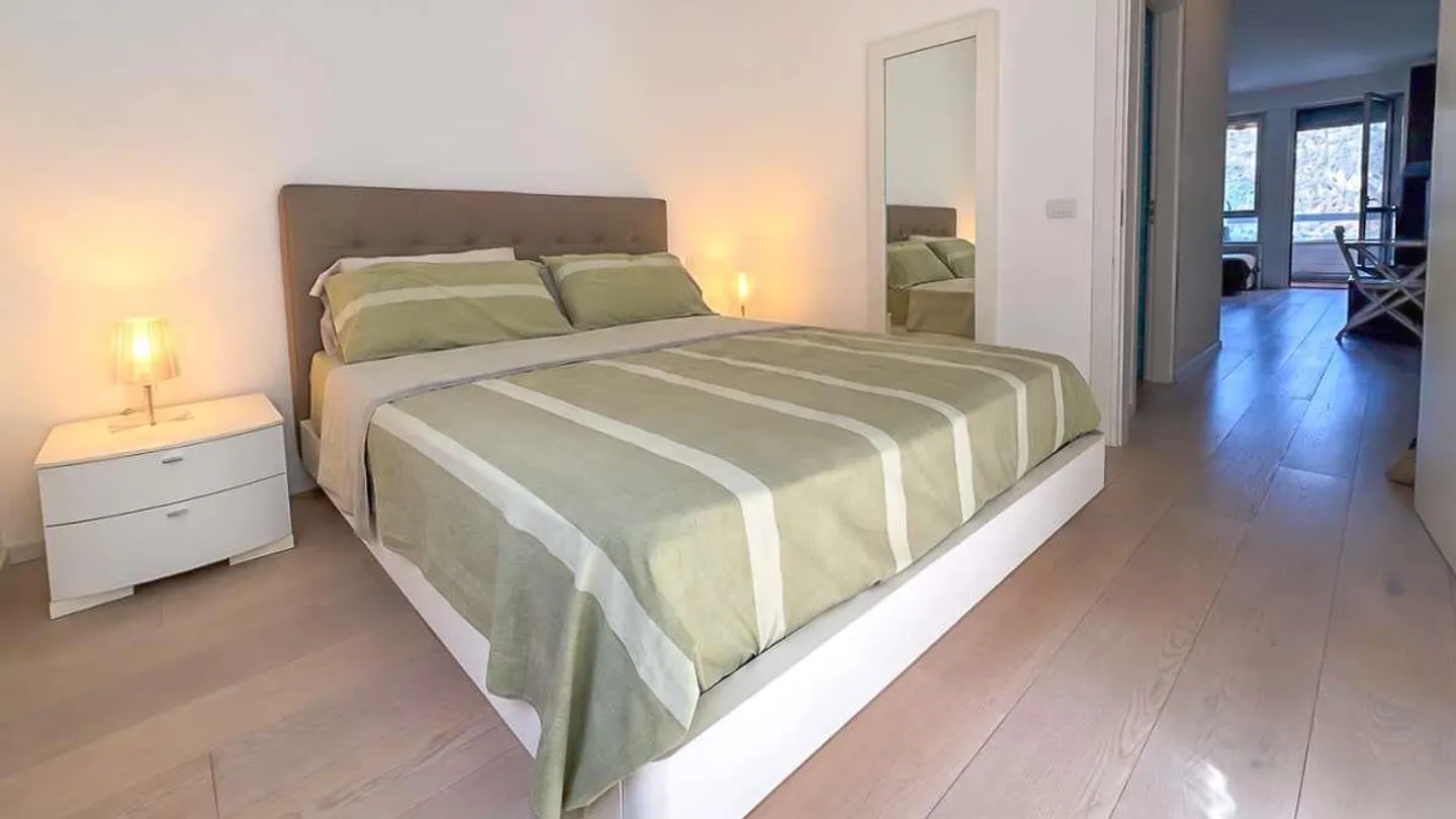 Charmant appartement de 2,5 pièces avec vue sur le lac - Photo 7 sur 10