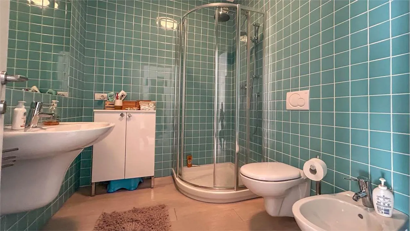 Charmant appartement de 2,5 pièces avec vue sur le lac - Photo 8 sur 10