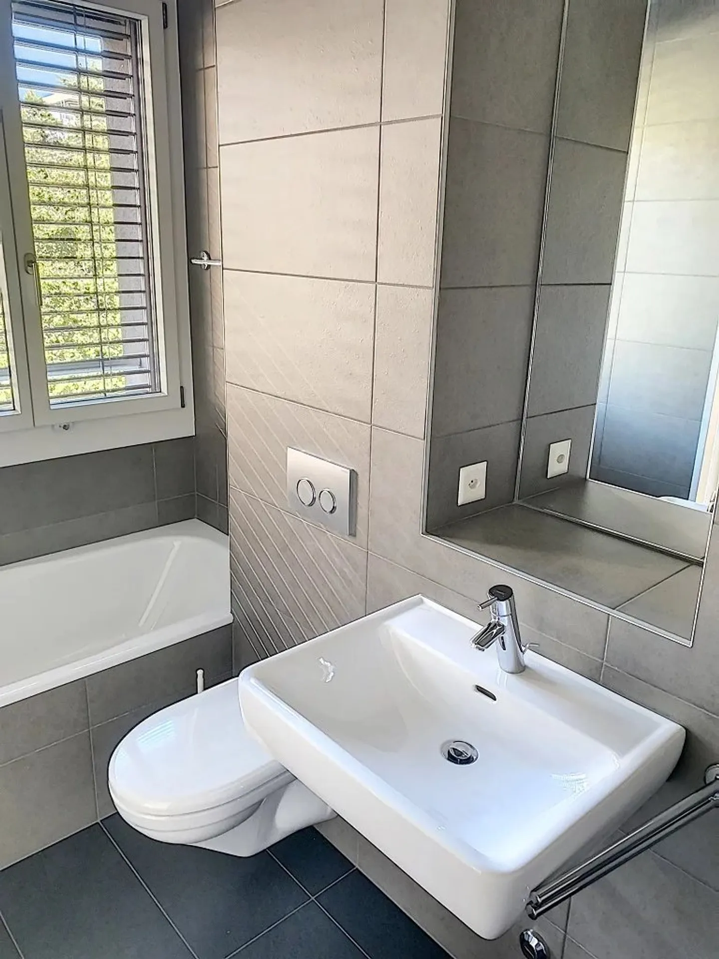 Appartement spacieux avec jardin - Photo 4 sur 11