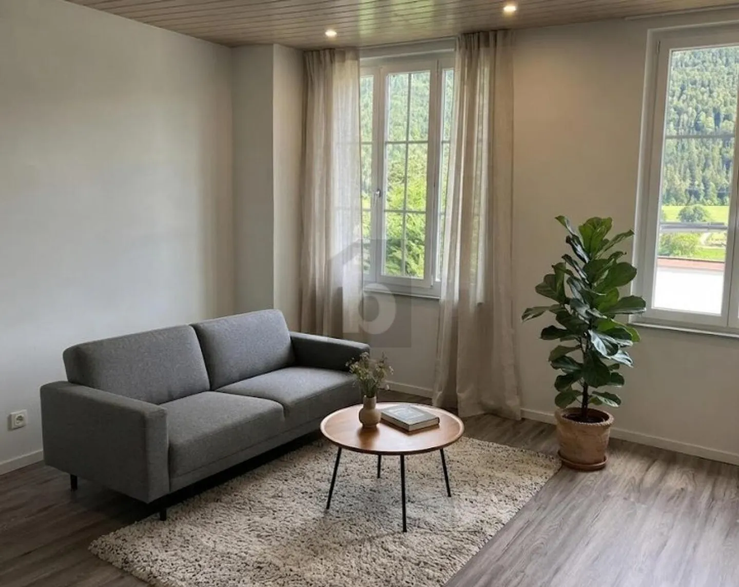 RÉNOVÉ, SPACIEUX ET LUMINEUX - Photo 2 of 6
