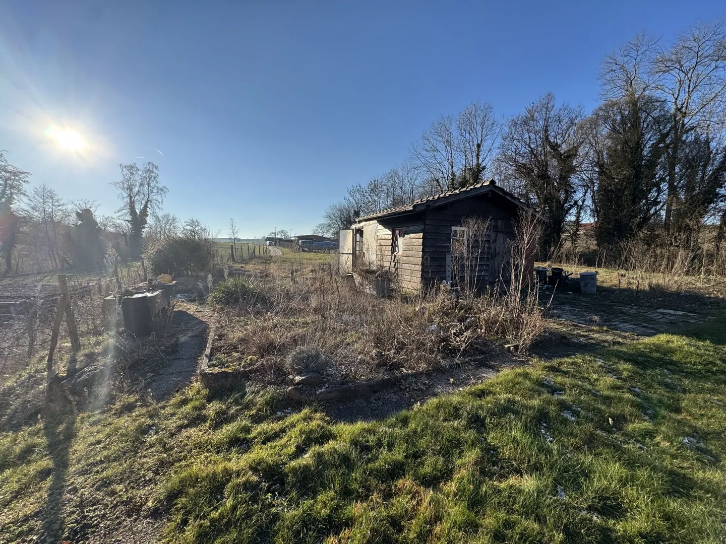 Detached Chalet in an Industrial Area with Development Potential - Photo 13 of 14