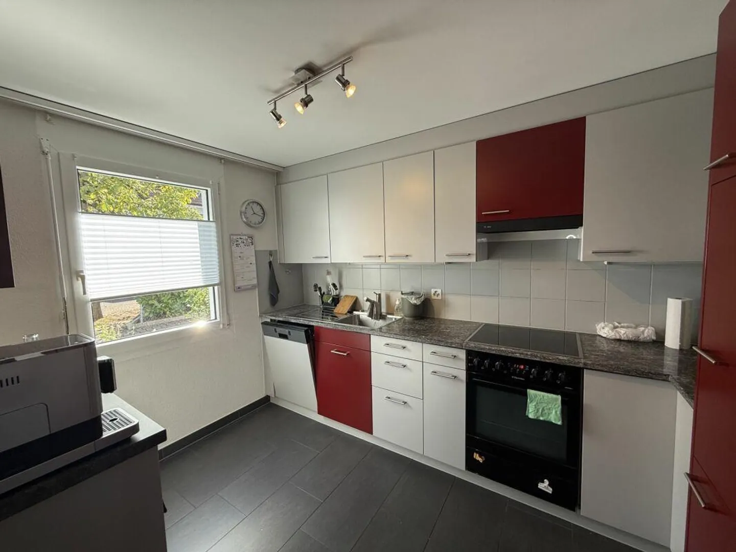 Spacious corner single-family house with 160m2 of living space. - Photo 3 of 18