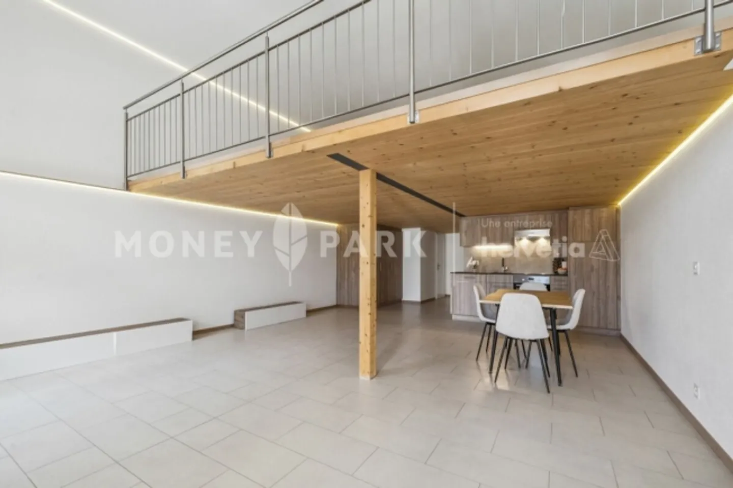 Loft en double étage avec terrasse rénovée - Photo 4 sur 13