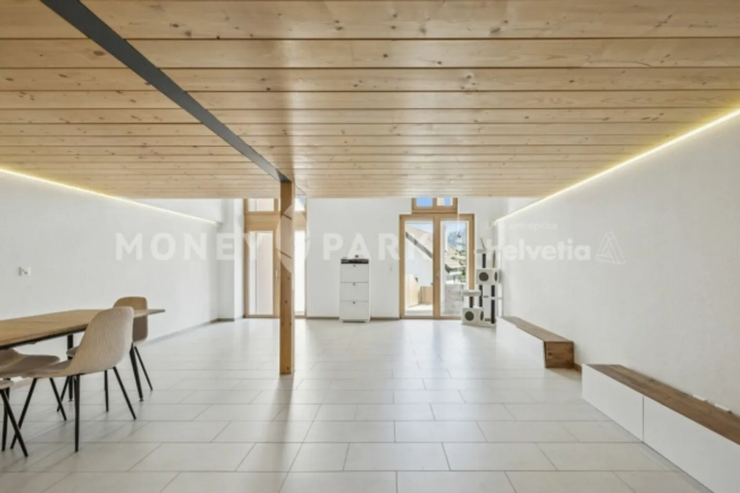 Loft en double étage avec terrasse rénovée - Photo 5 sur 13