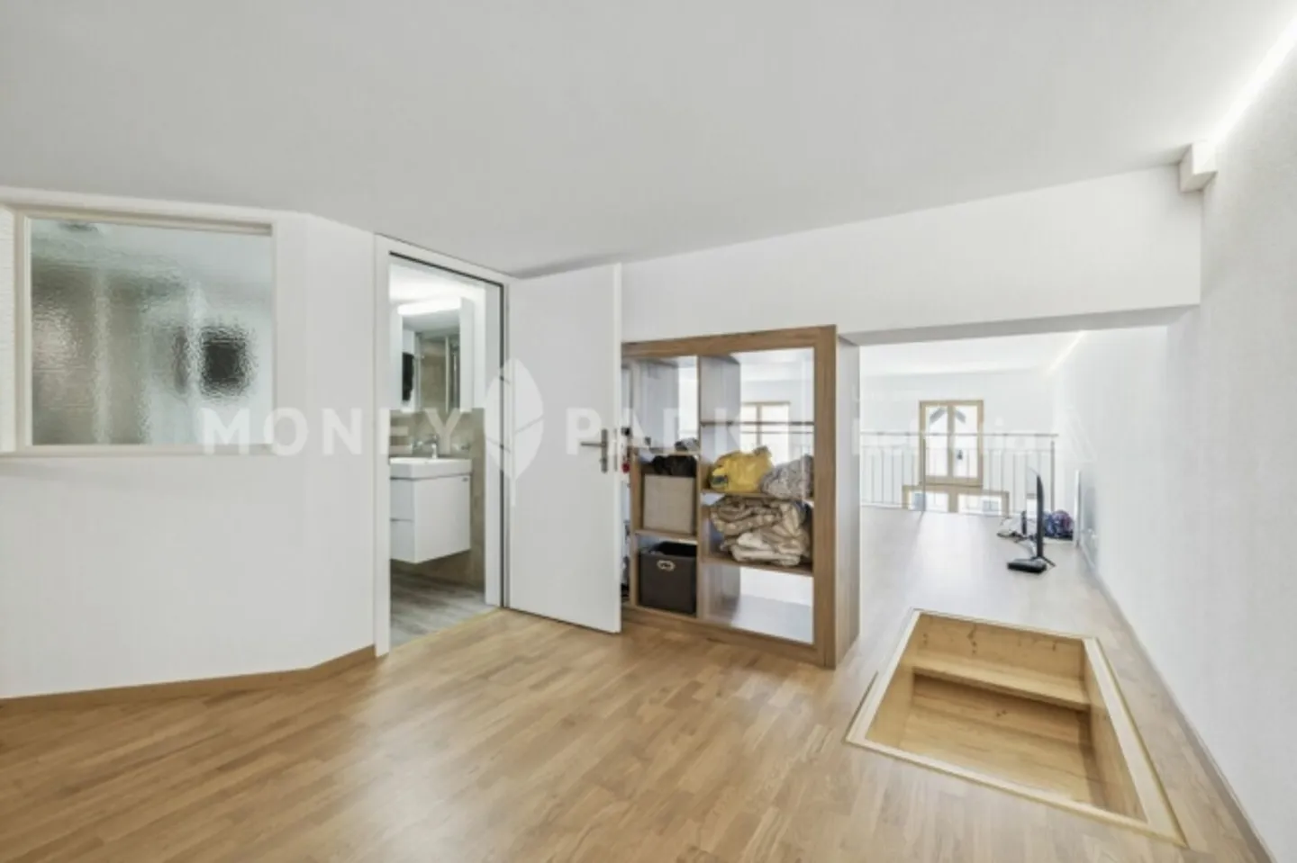 Loft en double étage avec terrasse rénovée - Photo 10 sur 13