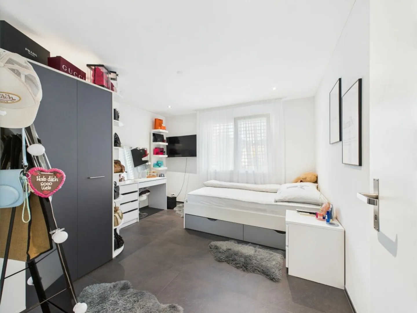 HAUT NIVEAU DE CONSTRUCTION AVEC GRAND ESPACE DE JARDIN! - Photo 7 sur 9