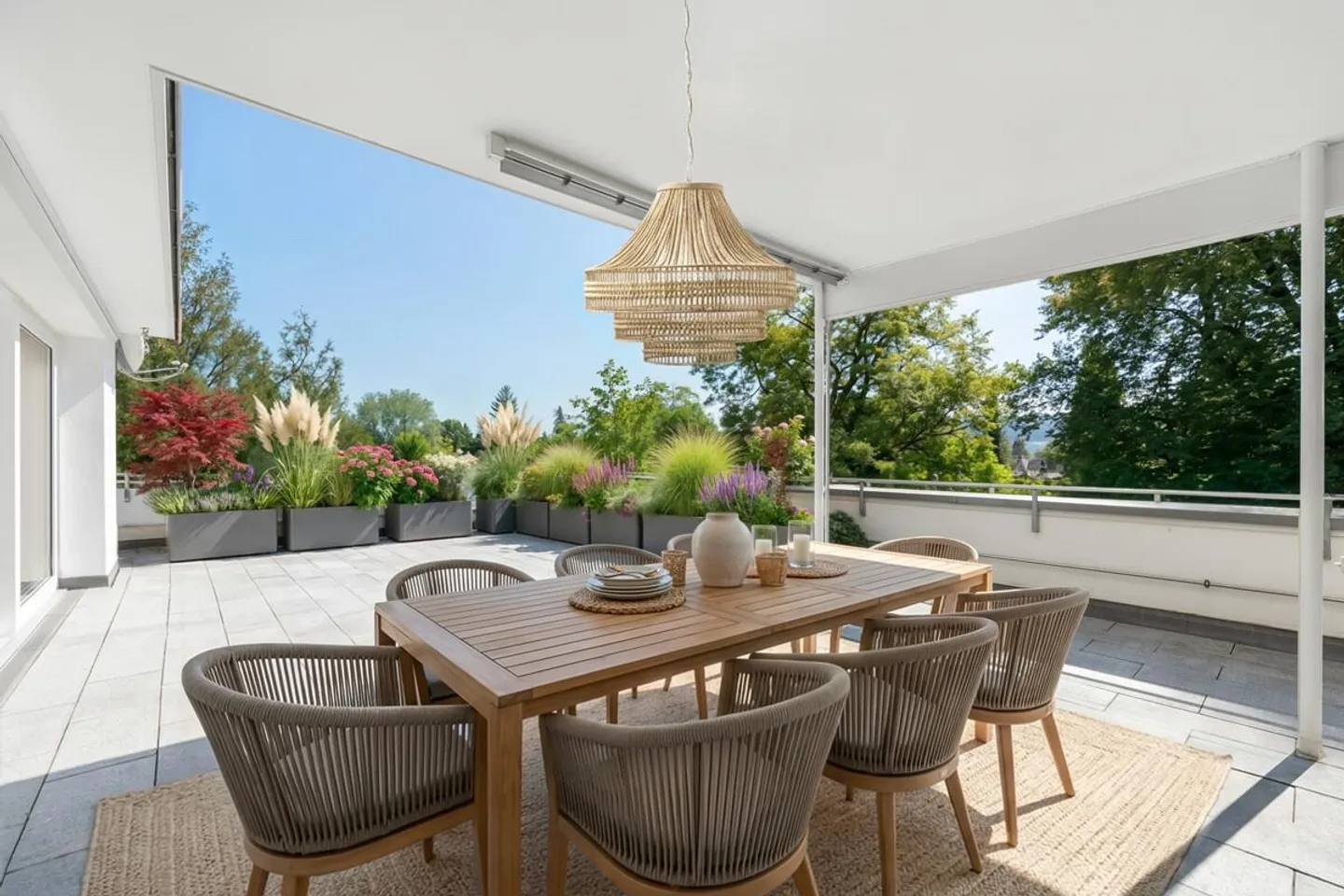 Winterthur: high above the city - spacious with potential - Photo 1 of 7