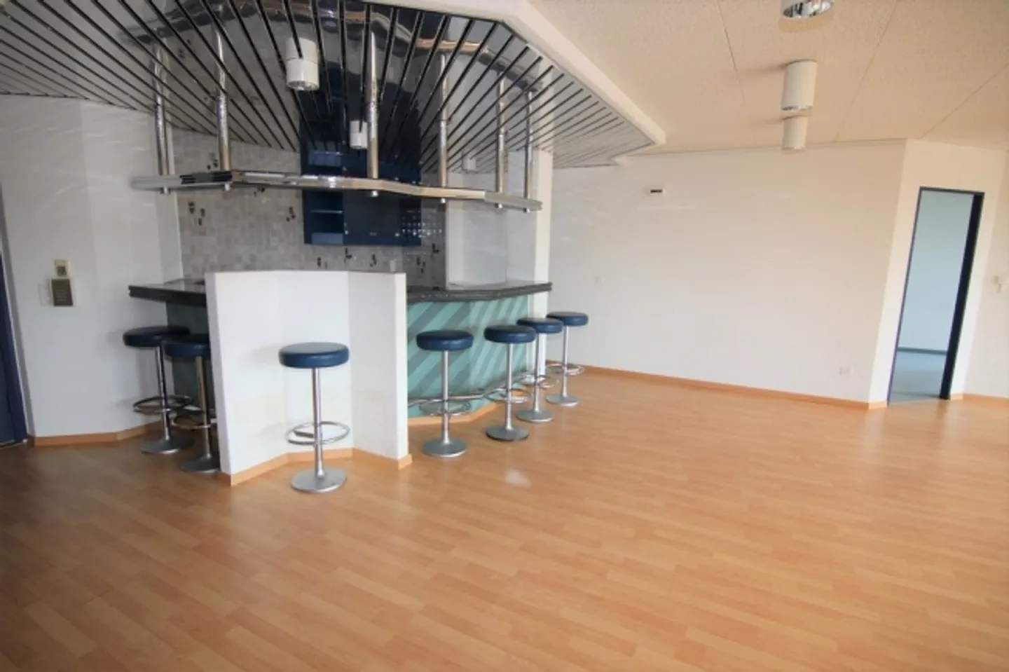 Bureaux spacieux avec de nombreuses possibilités d'utilisation ! - Photo 3 sur 10