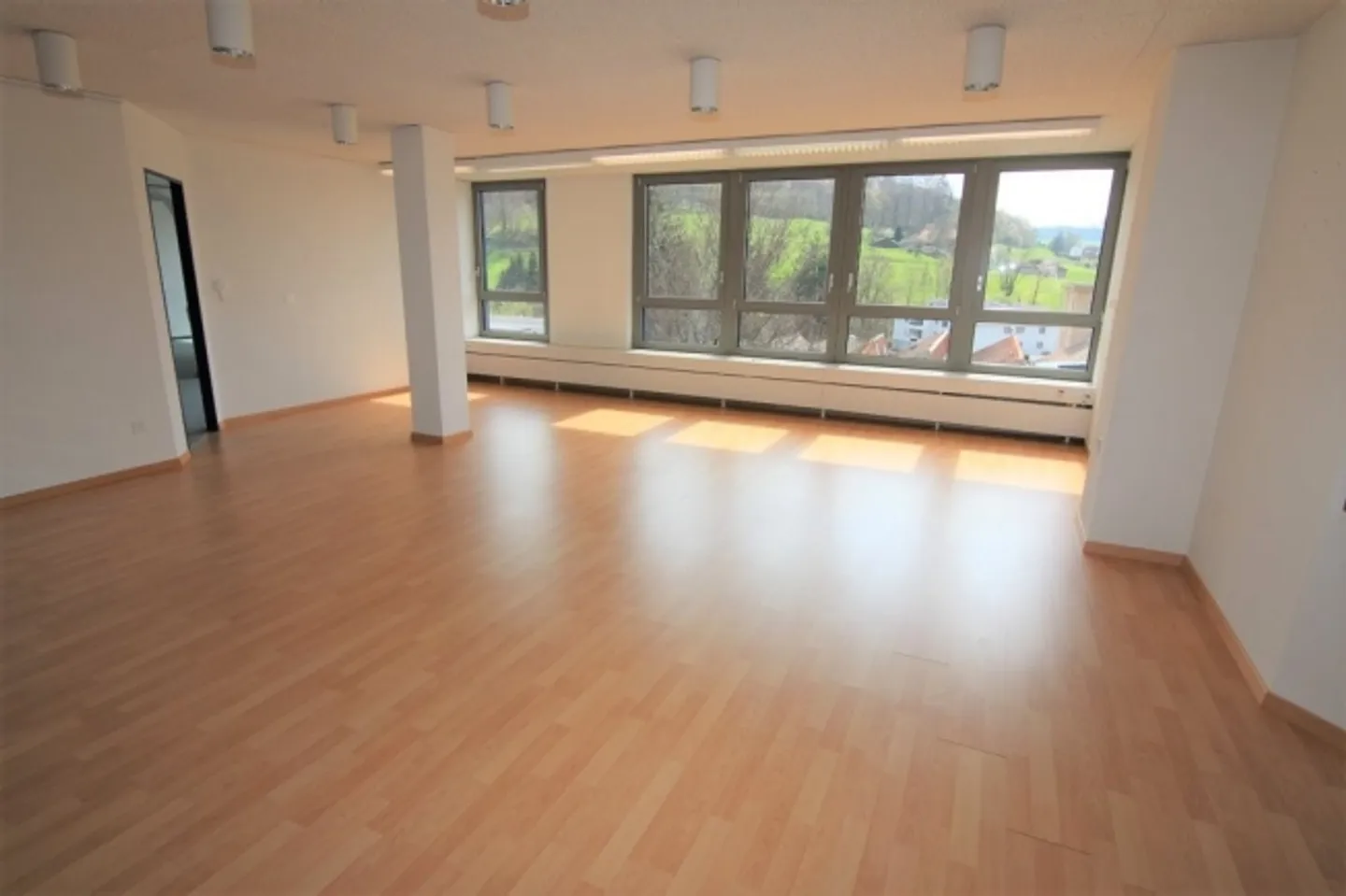 Bureaux spacieux avec de nombreuses possibilités d'utilisation ! - Photo 5 sur 10