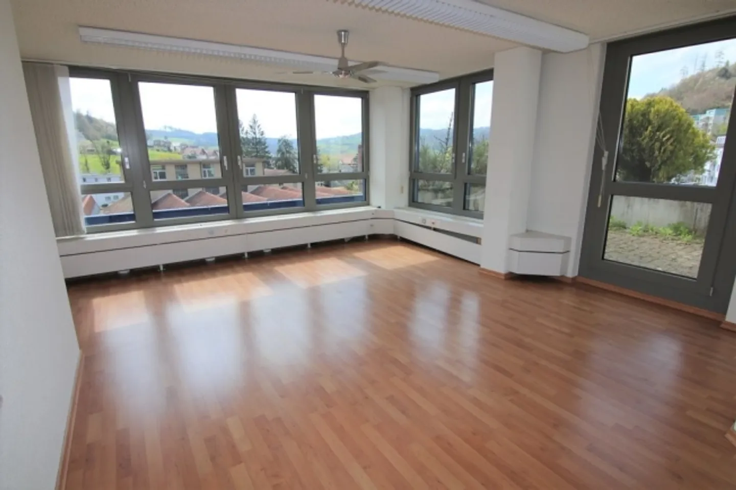 Bureaux spacieux avec de nombreuses possibilités d'utilisation ! - Photo 7 sur 10