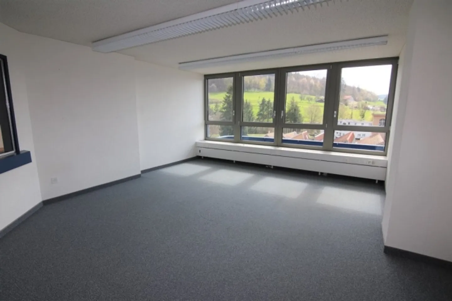 Bureaux spacieux avec de nombreuses possibilités d'utilisation ! - Photo 8 sur 10