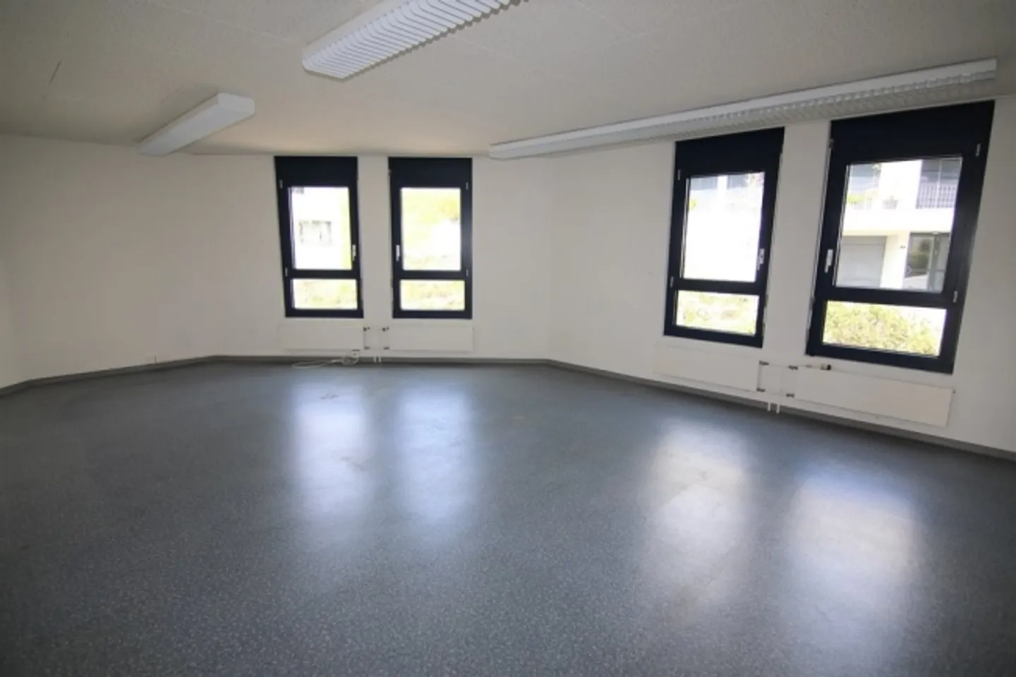 Bureaux spacieux avec de nombreuses possibilités d'utilisation ! - Photo 9 sur 10