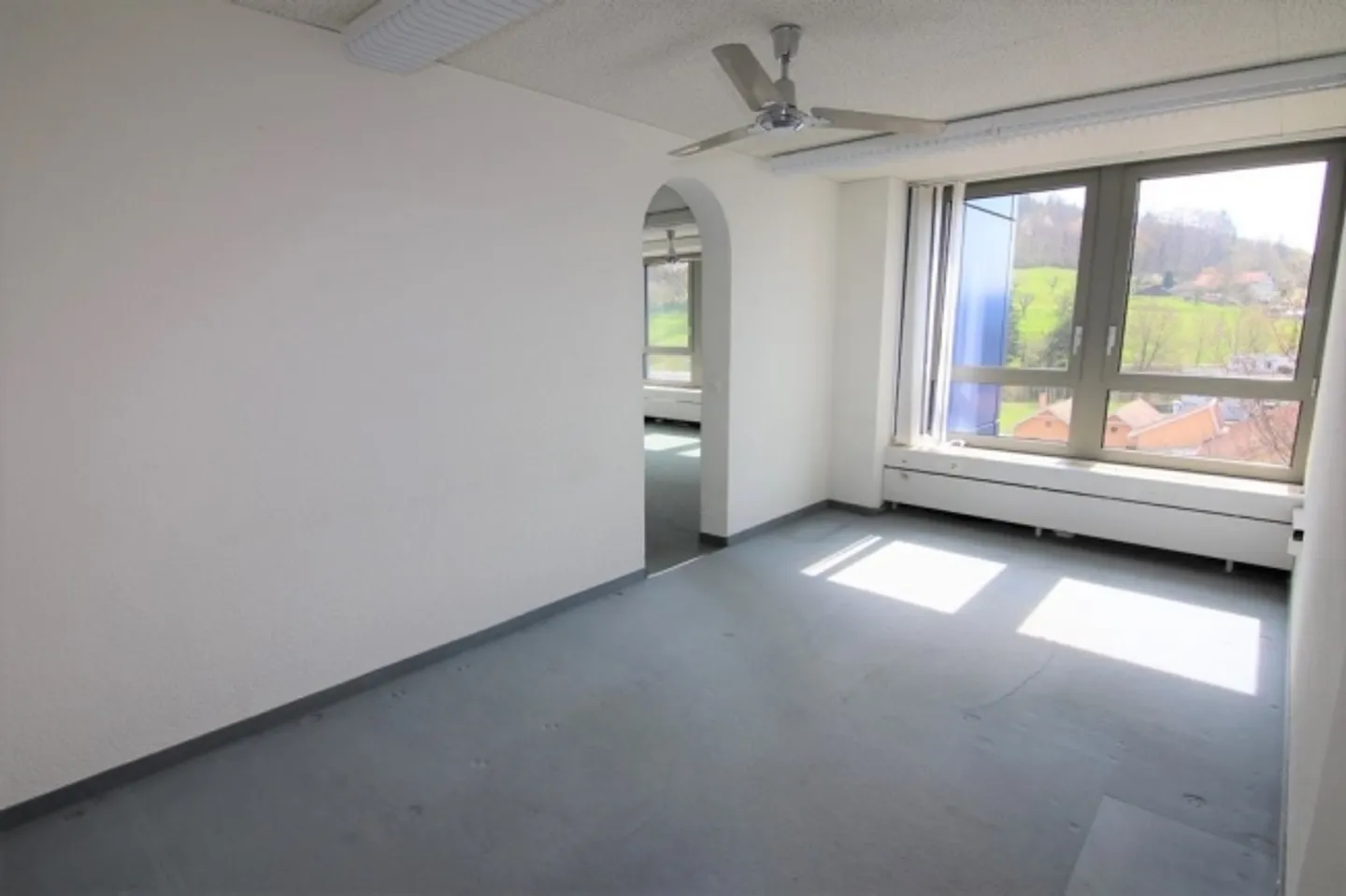 Bureaux spacieux avec de nombreuses possibilités d'utilisation ! - Photo 10 sur 10