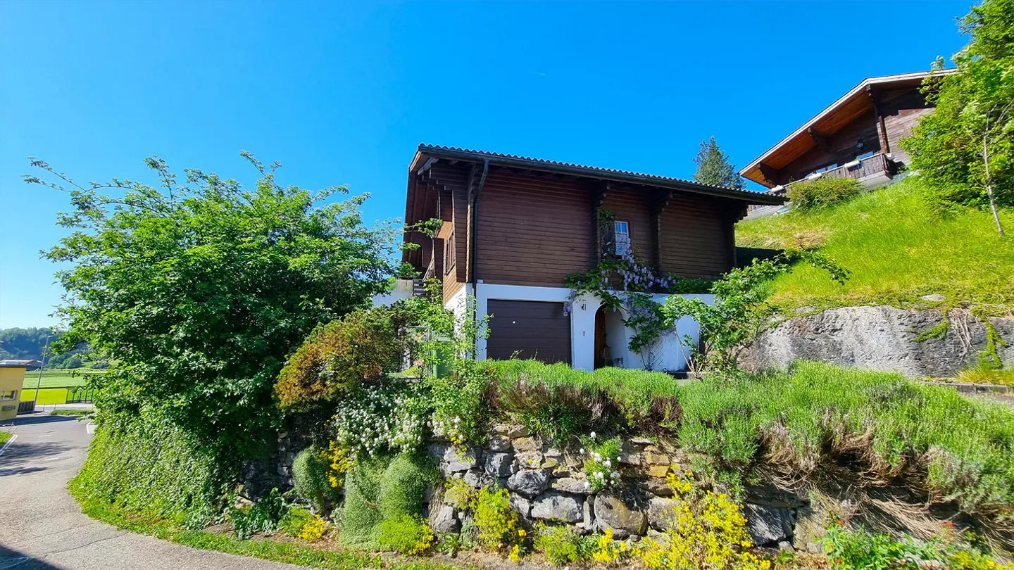 Large 7 ½-room single-family house with a dream pool and panoramic view - Photo 5 of 17