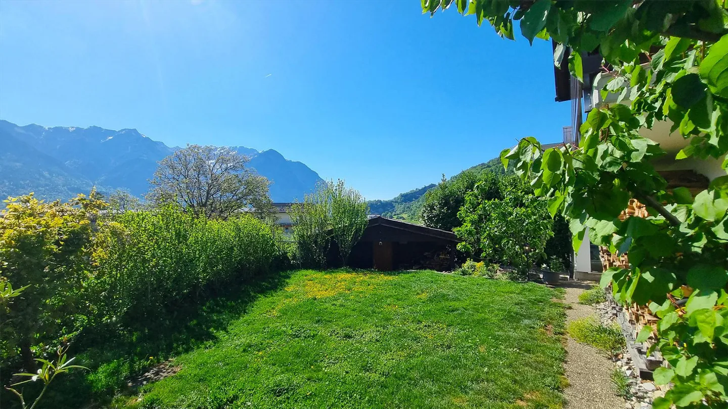 Large 7 ½-room single-family house with a dream pool and panoramic view - Photo 6 of 17