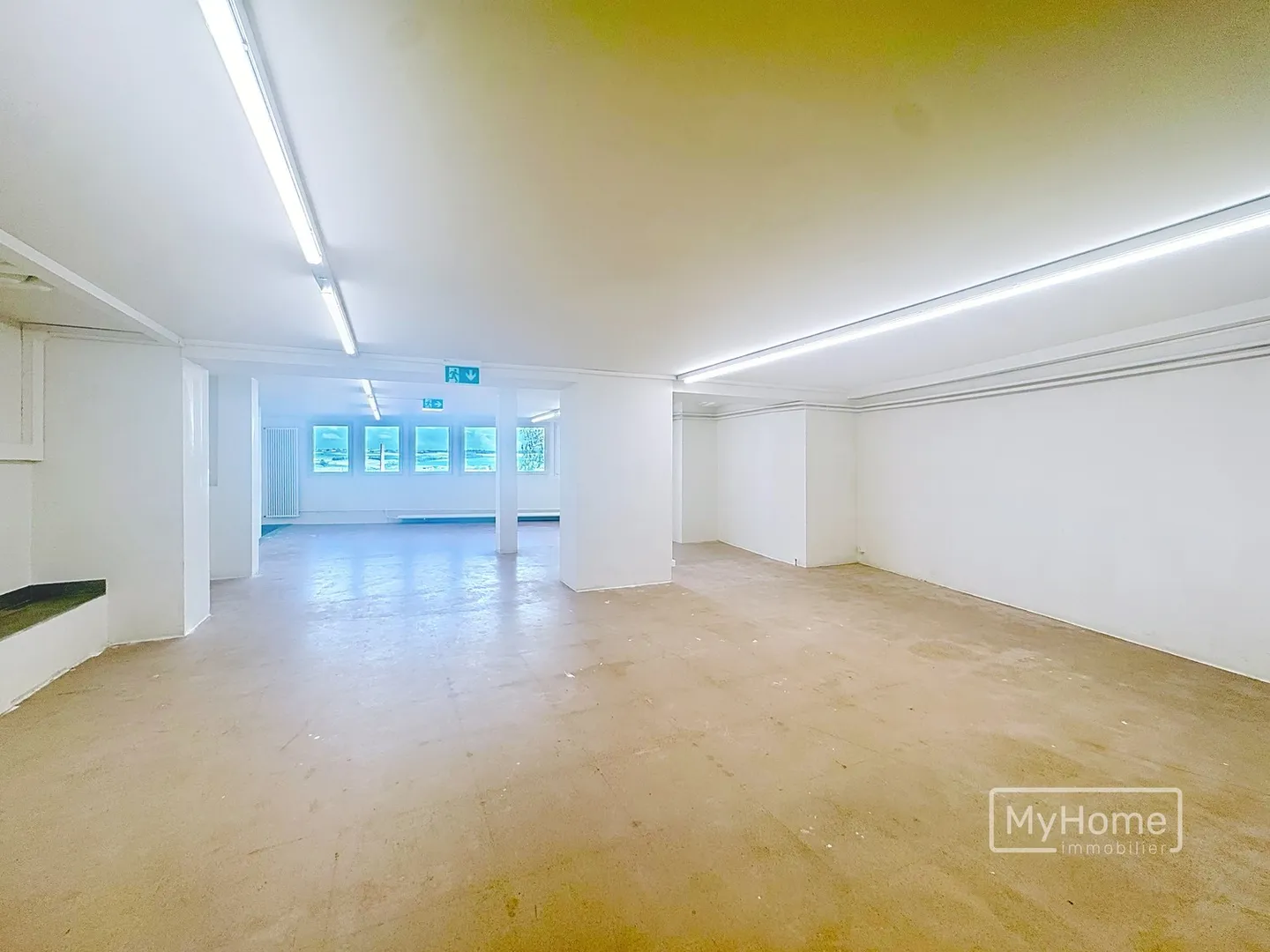 Professional space for rent 250 m2 in the historic center of Orbe - Photo 2 of 7