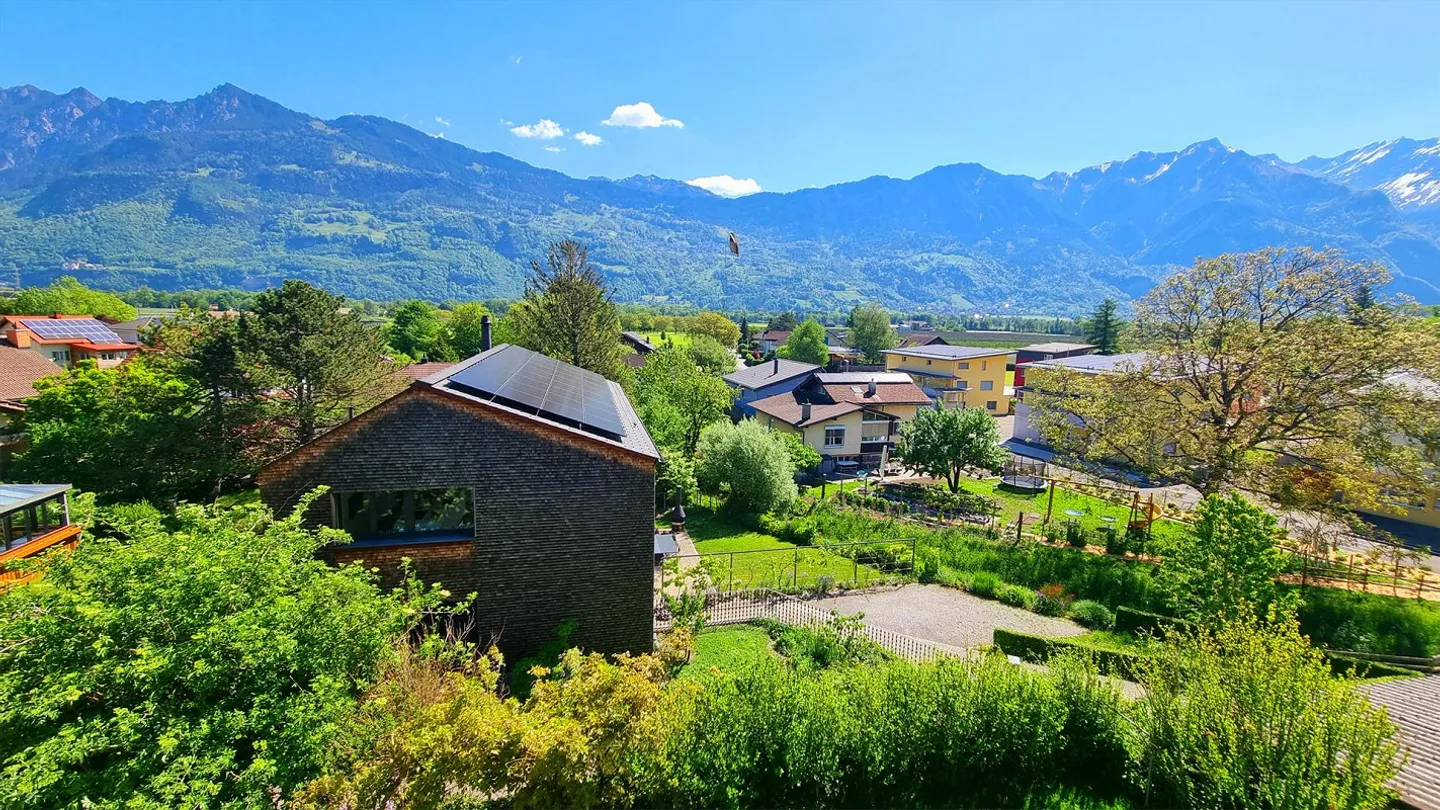 Large 7 ½-room single-family house with a dream pool and panoramic view - Photo 7 of 17