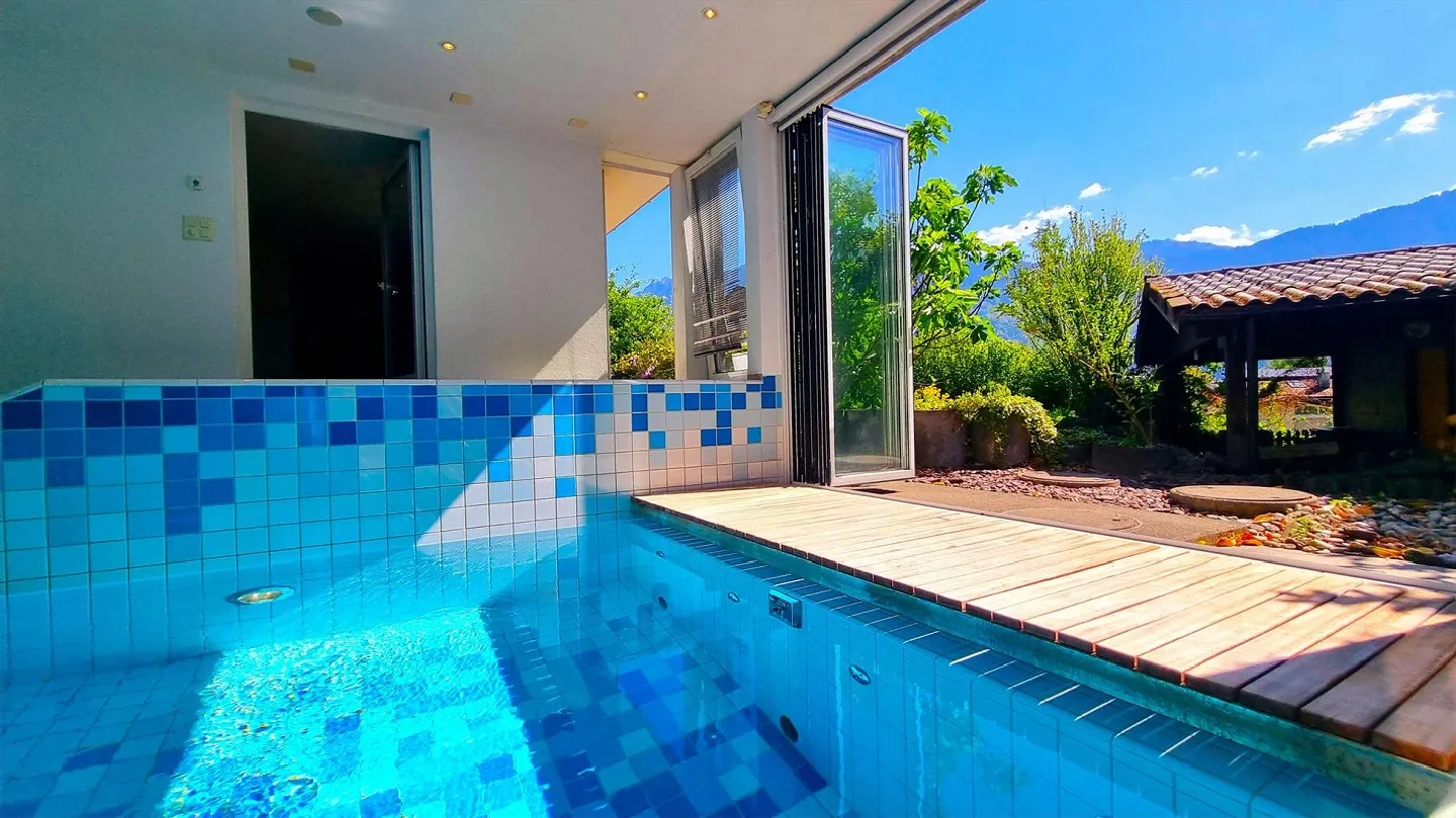 Large 7 ½-room single-family house with a dream pool and panoramic view - Photo 9 of 17