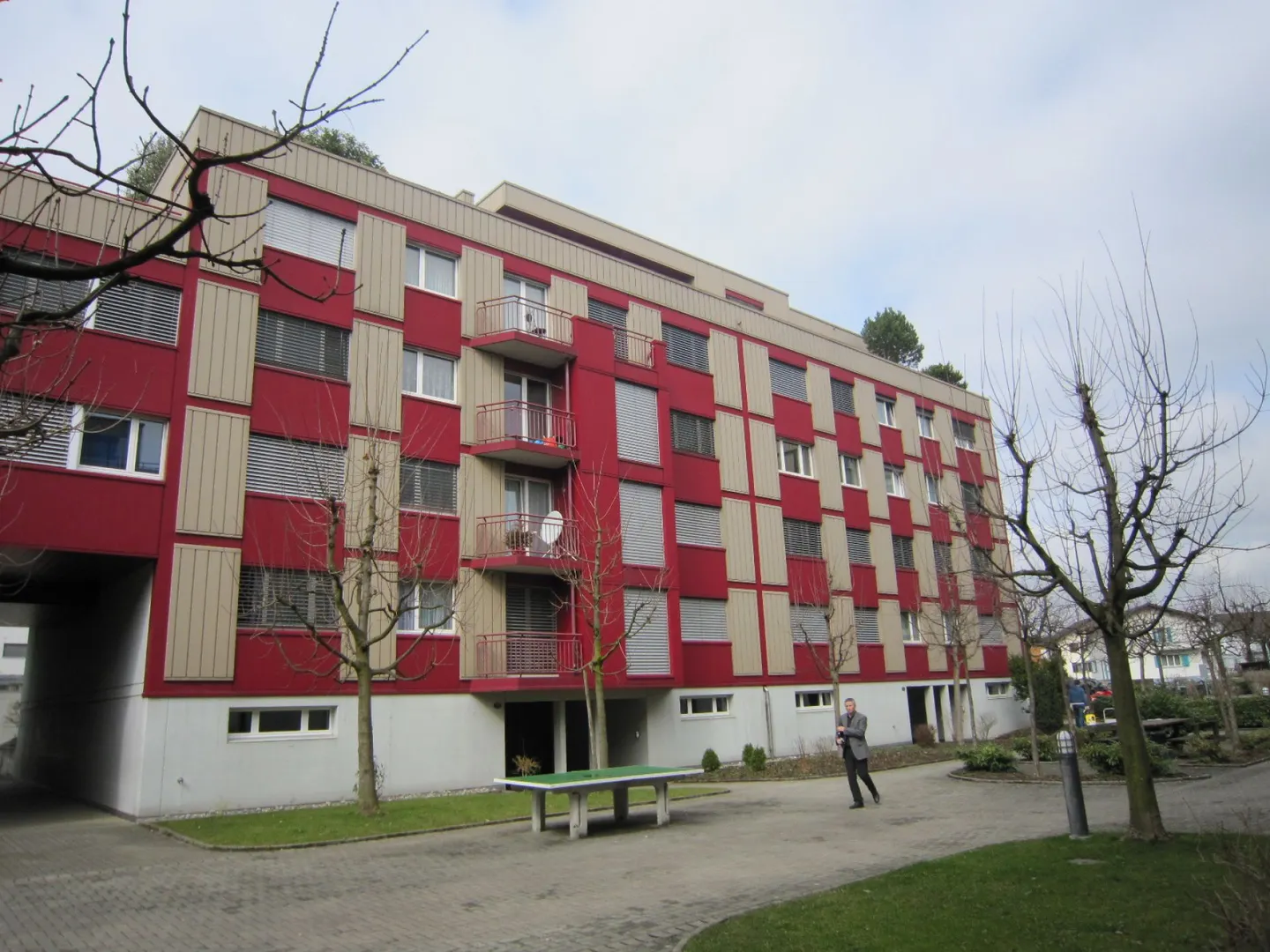 Large 3.5-room apartment in a central location - Photo 1 of 8