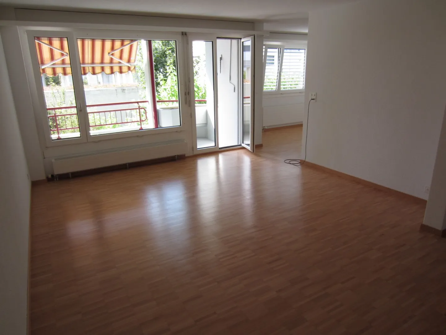 Large 3.5-room apartment in a central location - Photo 3 of 8