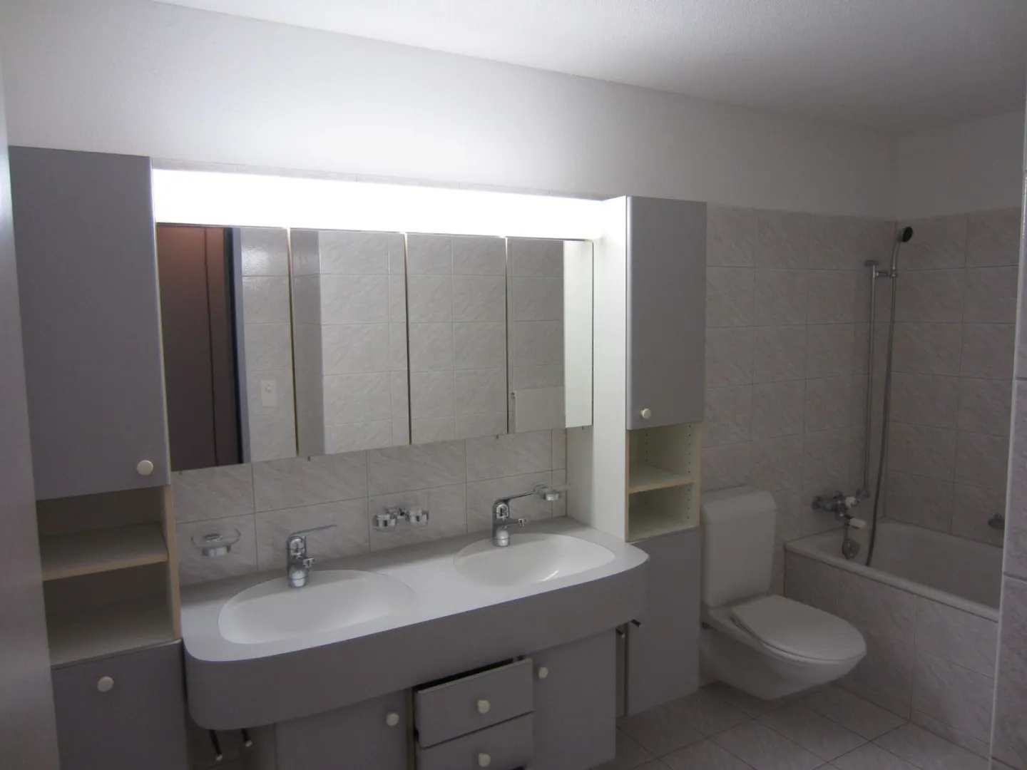 Large 3.5-room apartment in a central location - Photo 7 of 8