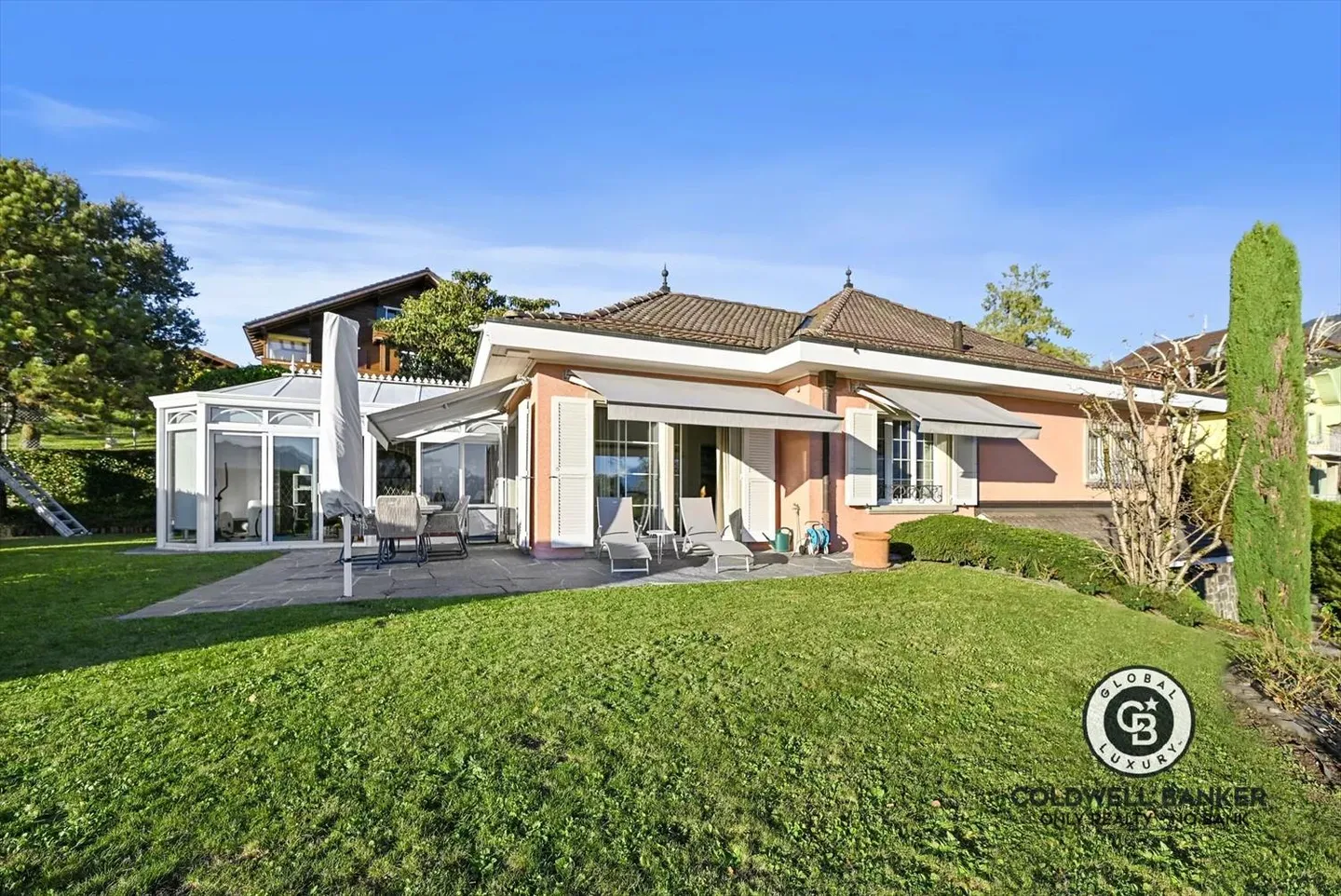 PRICE REDUCTION! SAINT-LEGIER - MAGNIFICENT VILLA WITH HIGH STANDARD - Photo 5 of 13