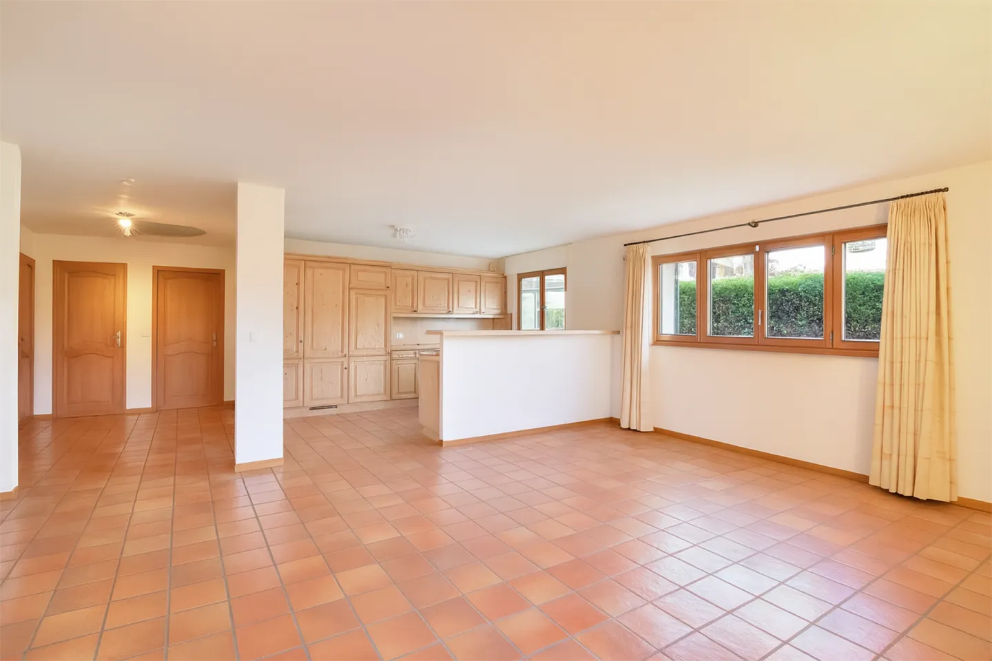 Beautiful 3.5 room garden level apartment - Photo 4 of 13