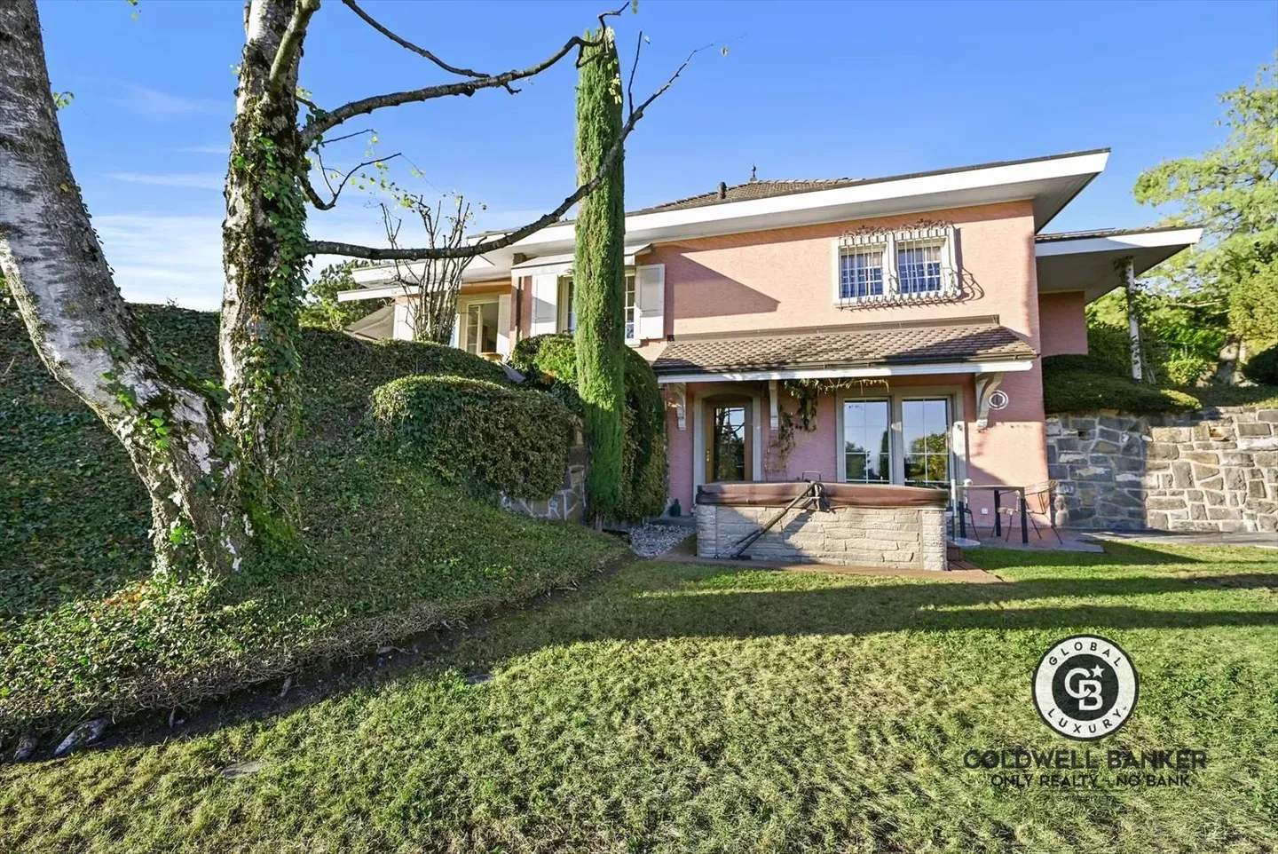 PRICE REDUCTION! SAINT-LEGIER - MAGNIFICENT VILLA WITH HIGH STANDARD - Photo 7 of 13