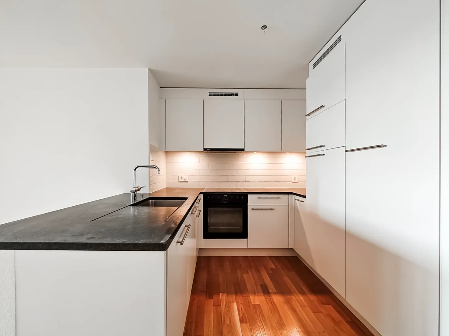 Two and a half room apartment on the 7th floor - Photo 3 of 6