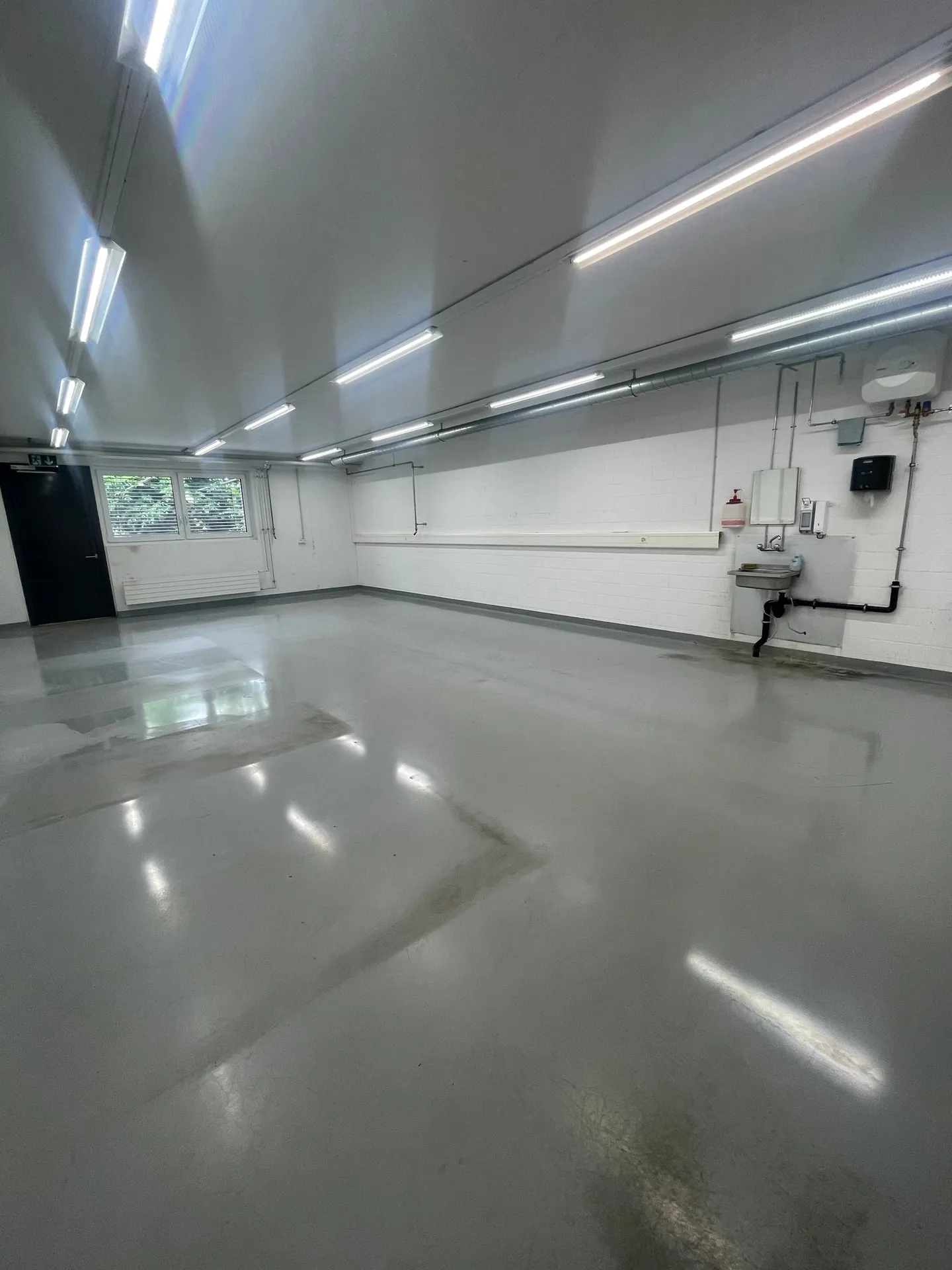 Ampio spazio per hobby/magazzino/commerciale in affitto - Foto 1 di 3