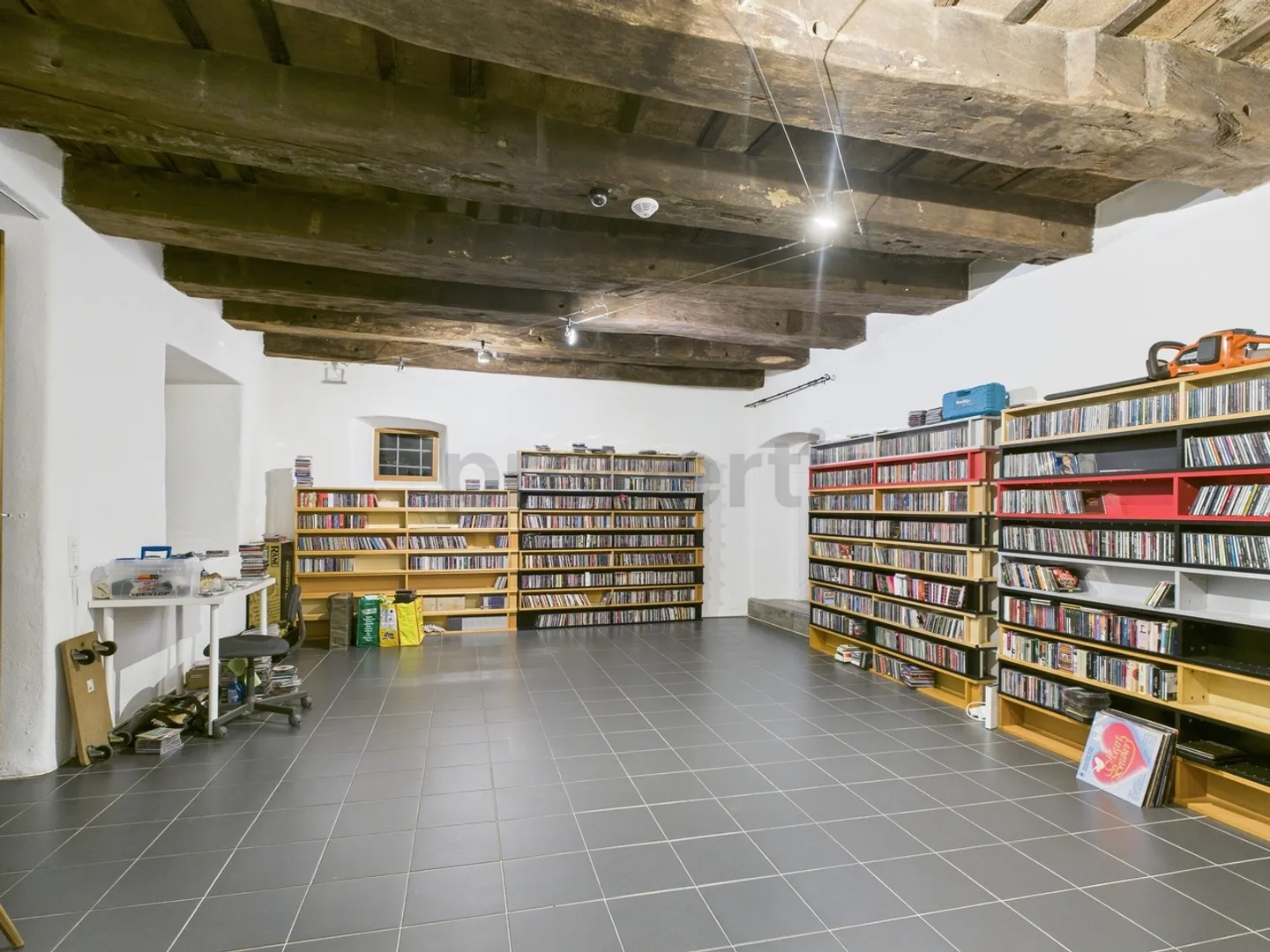 Charmante 4.5-Zimmer-Maisonette-Wohnung im historischen Zehntenhaus  Wo Geschichte auf modernen Wohnkomfort trifft - Foto 9 von 13