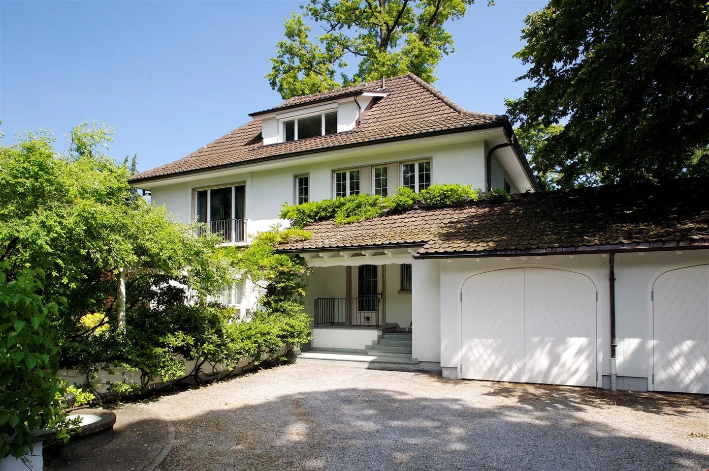 Charmante Villa mit Seeanstoss - Foto 1 von 9