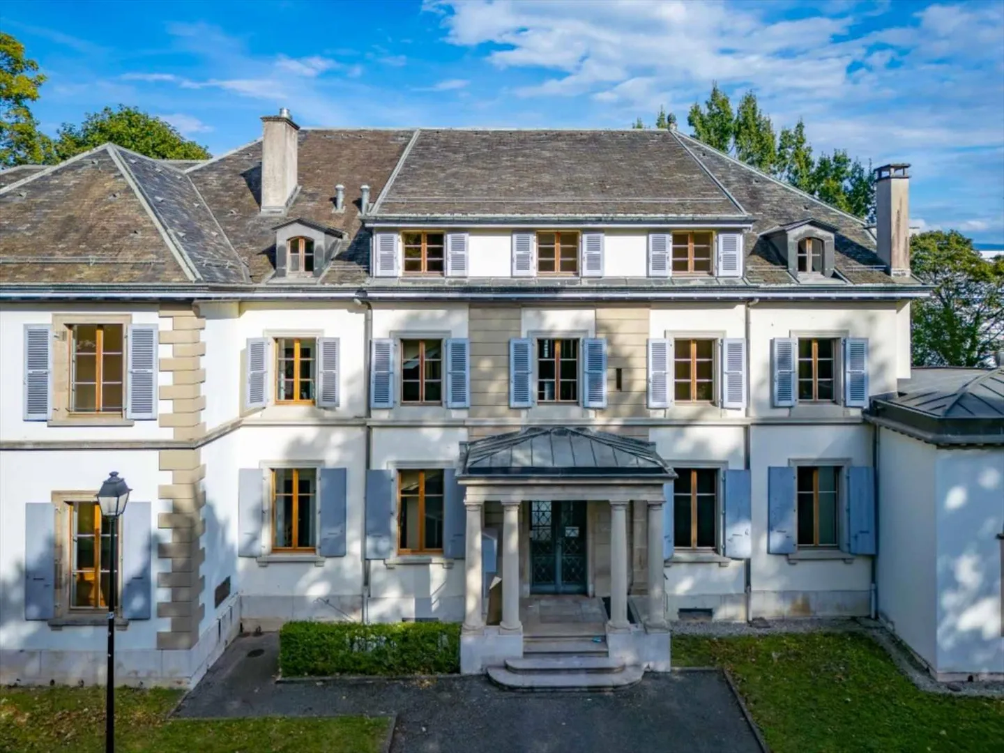 À vendre : Opportunité unique - propriété avec affectation commerciale - Photo 1 sur 2