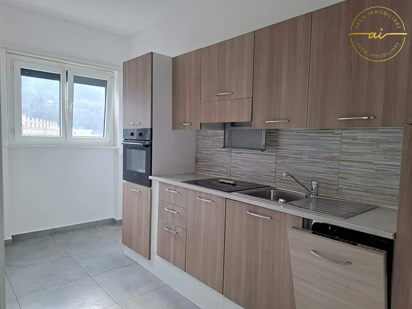 2,5-ZIMMER-WOHNUNG ZWEI SCHRITTE VOM ZENTRUM ENTFERNT - Foto 1 von 6