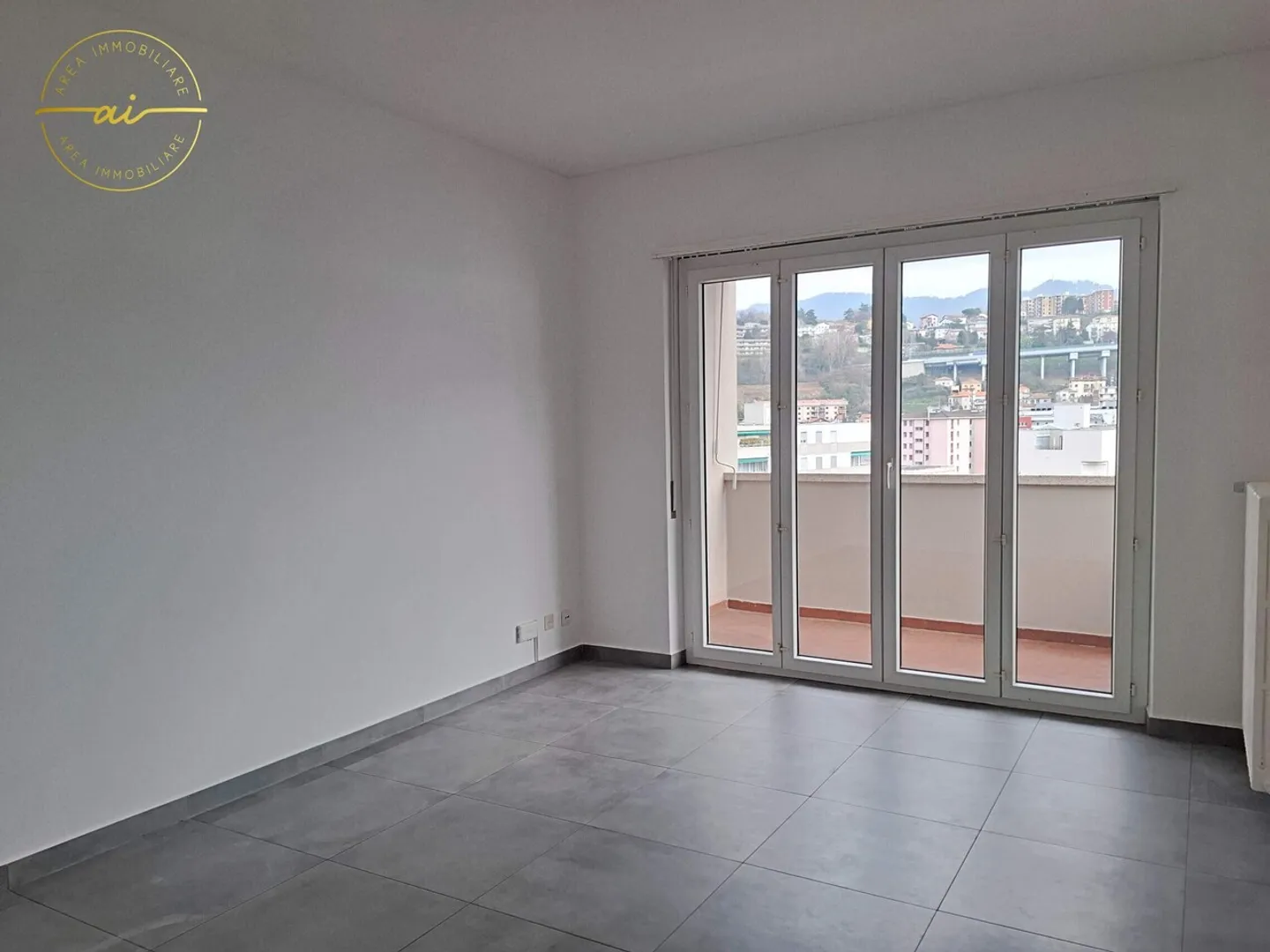 2,5-ZIMMER-WOHNUNG ZWEI SCHRITTE VOM ZENTRUM ENTFERNT - Foto 3 von 6