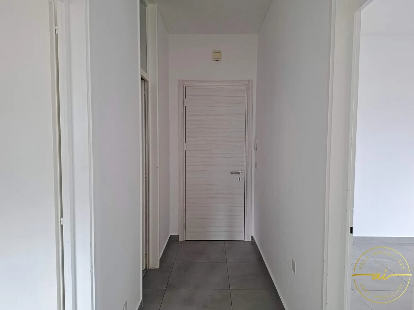 2,5-ZIMMER-WOHNUNG ZWEI SCHRITTE VOM ZENTRUM ENTFERNT - Foto 4 von 6