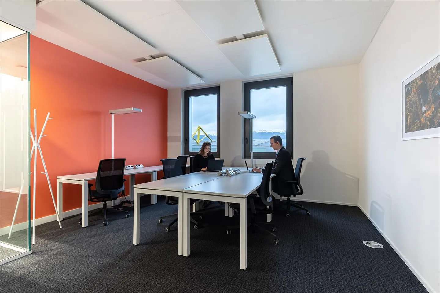Offener Büroraum für 10 Personen am Regus Airport - Foto 2 von 9