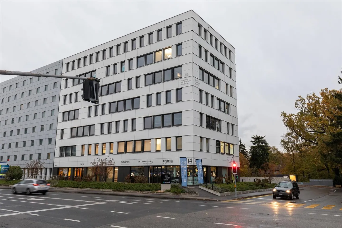 Offener Büroraum für 10 Personen am Regus Airport - Foto 3 von 9