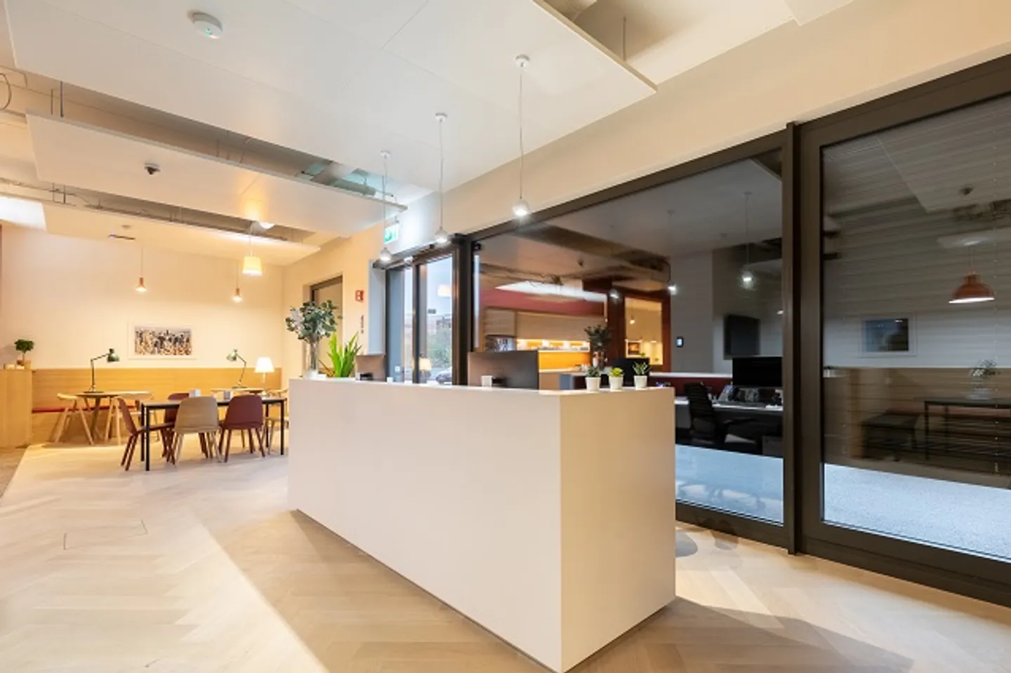 Offener Büroraum für 10 Personen am Regus Airport - Foto 4 von 9