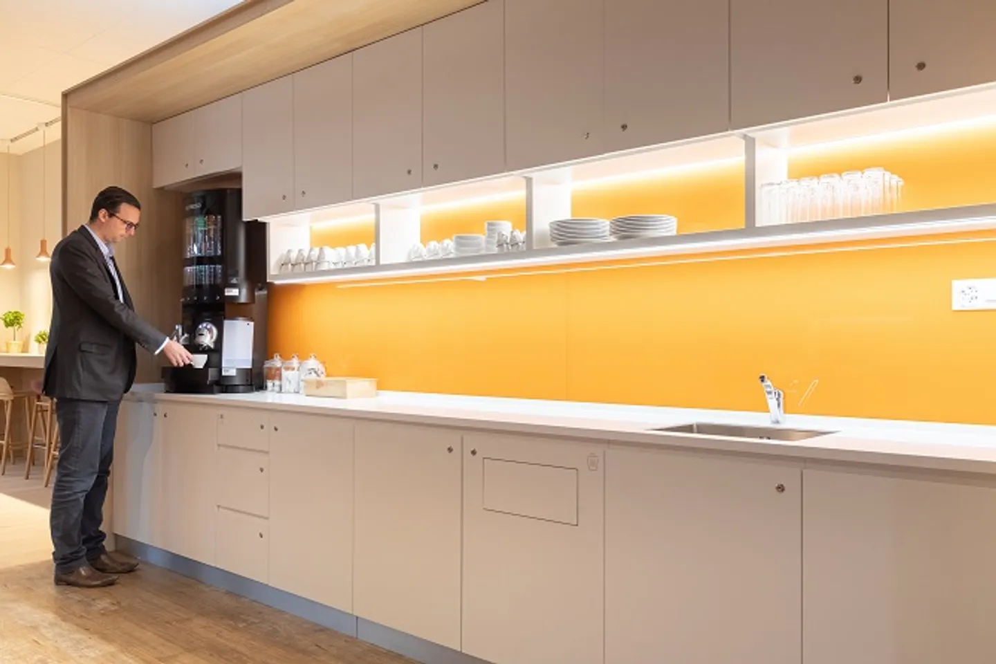 Offener Büroraum für 10 Personen am Regus Airport - Foto 8 von 9