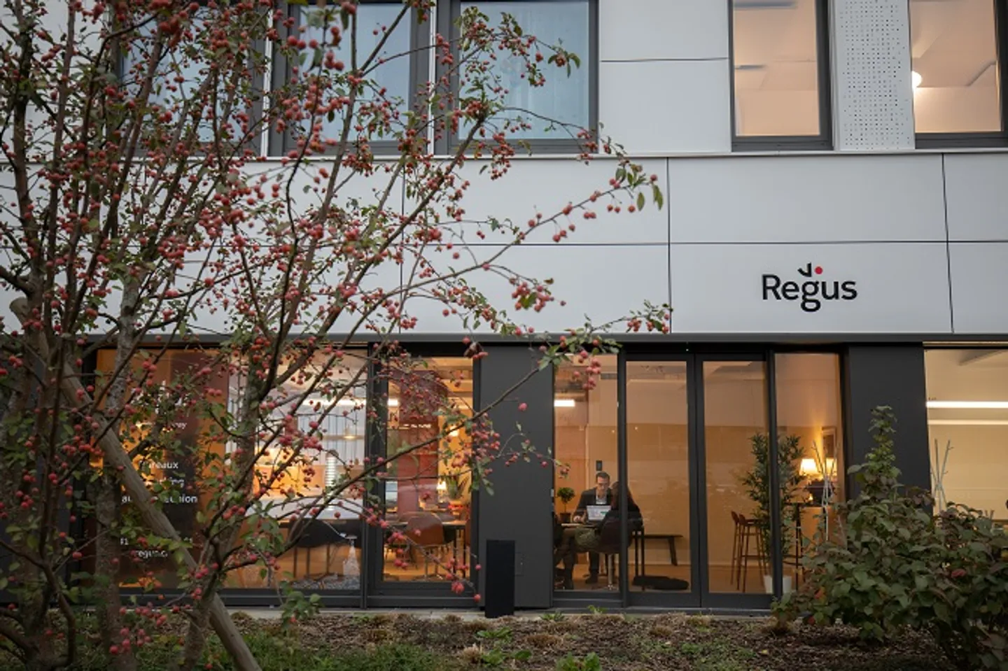 Offener Büroraum für 10 Personen am Regus Airport - Foto 9 von 9