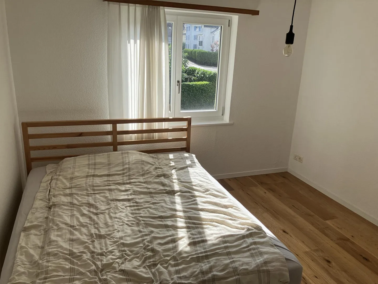 Private 2-room apartment (30 sqm) with sunny balcony - central & close to the lake - Photo 2 of 7