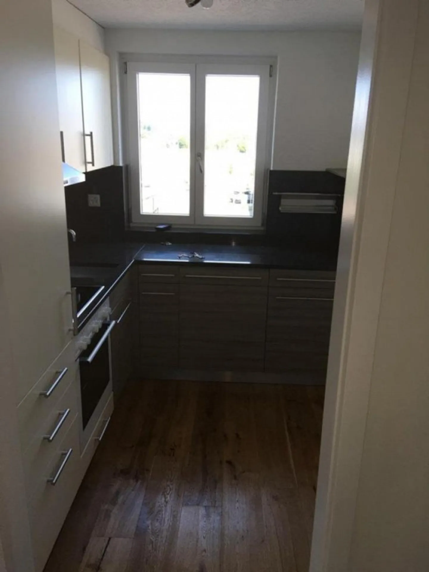 Private 2-room apartment (30 sqm) with sunny balcony - central & close to the lake - Photo 4 of 7